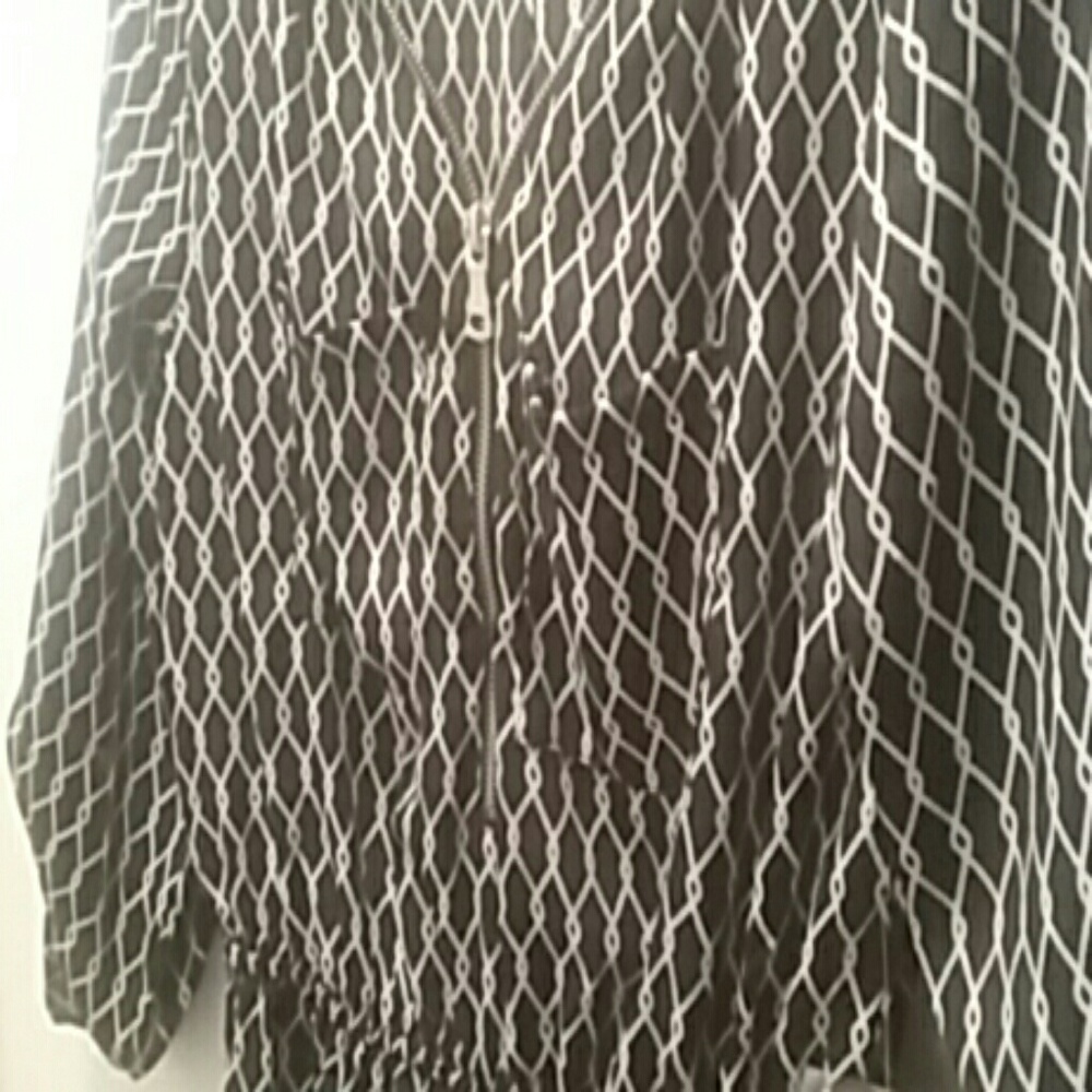 blouse - Picture 3 of 3